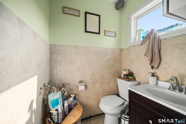 Building Photo - 383 Davis St