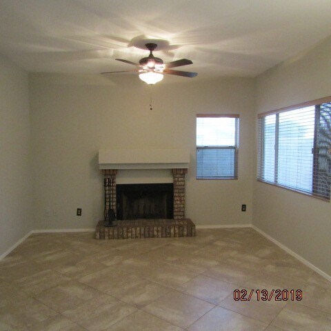 Building Photo - Gorgeous home with upgrades and move in ready