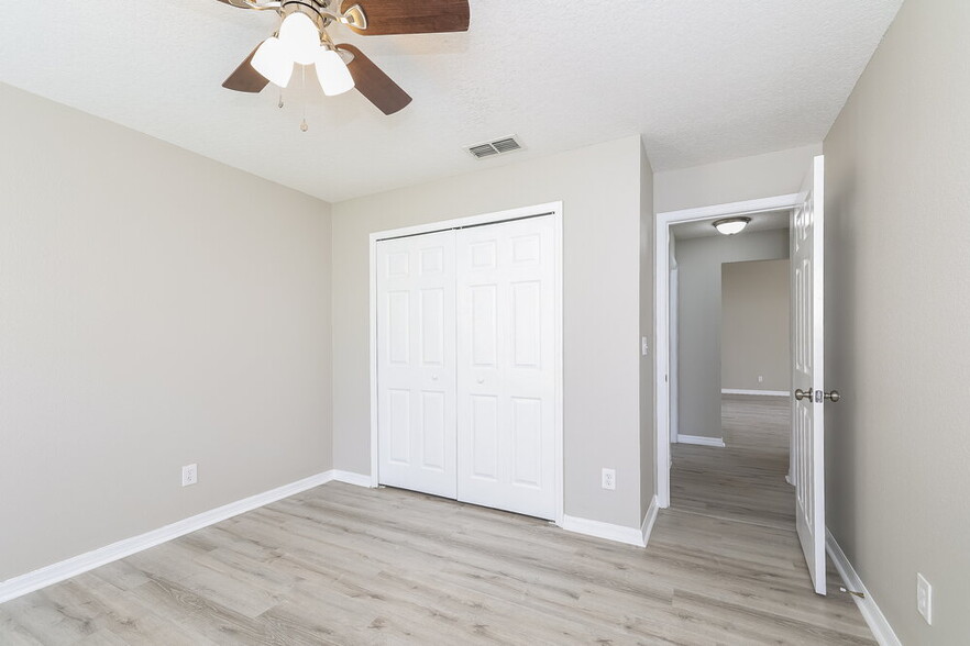 Building Photo - 4619 Woodford Dr