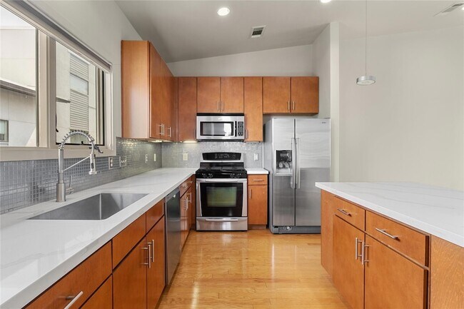 Building Photo - 1702 S Lamar Blvd