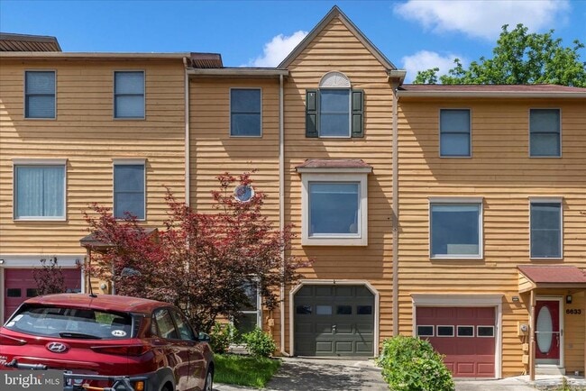 Building Photo - 6631 Beach Dr