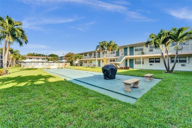 Building Photo - 7401 Pines Blvd