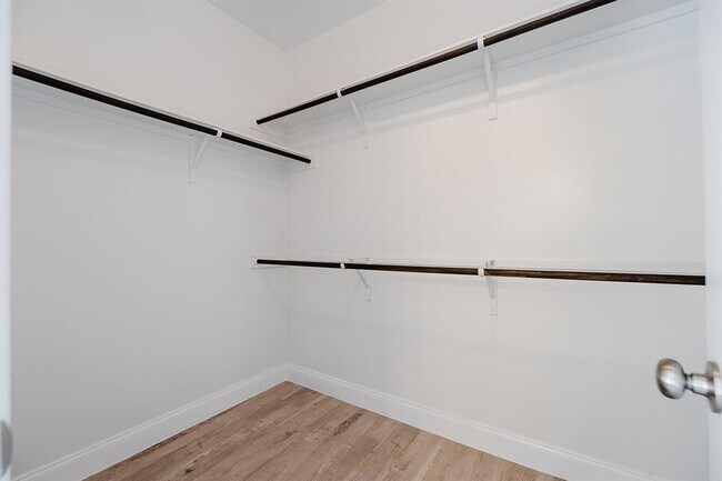 Building Photo - 2517 Auburn Chestnut Ln