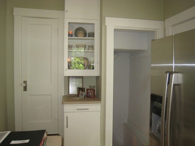 Building Photo - Italian Estates Property Management