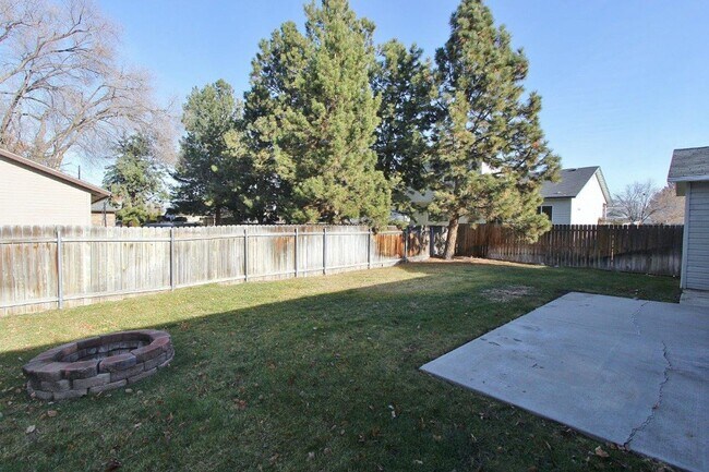 Building Photo - Clean Single-Level Home in Quiet Neighborhood