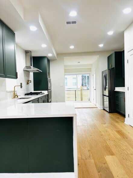 Building Photo - 116 Thomas St NW