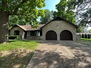 Building Photo - Single family home available to rent, located on Quincy's East Side.