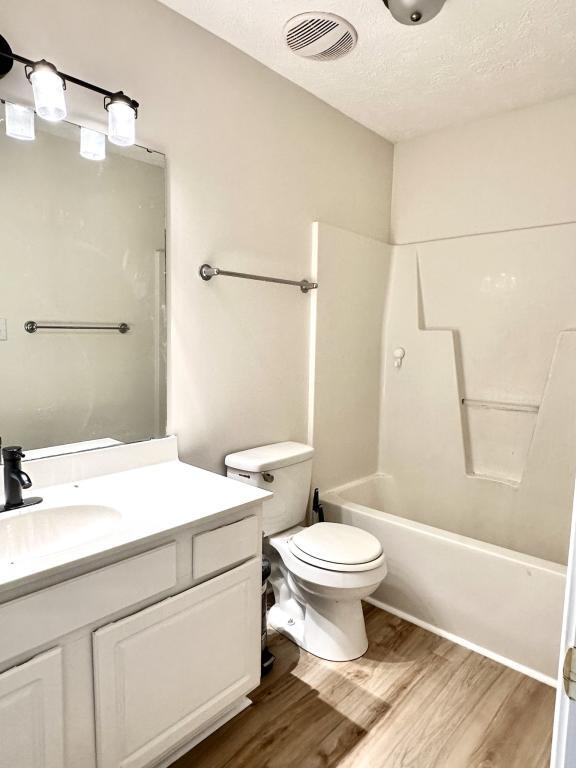 Building Photo - 2517 Forest Lodge Dr