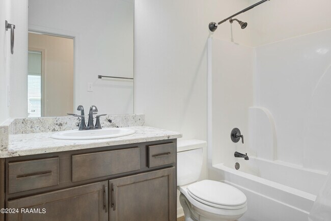 Building Photo - 524 Elwick Dr