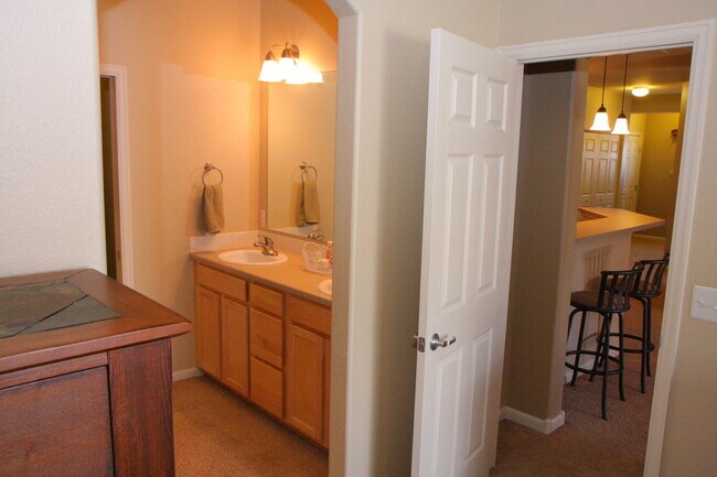 Building Photo - 2421 Owens Ave