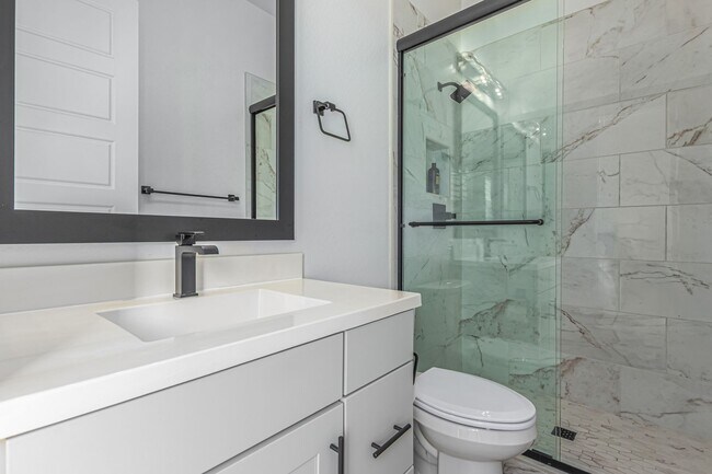 Building Photo - Luxury at Vistal