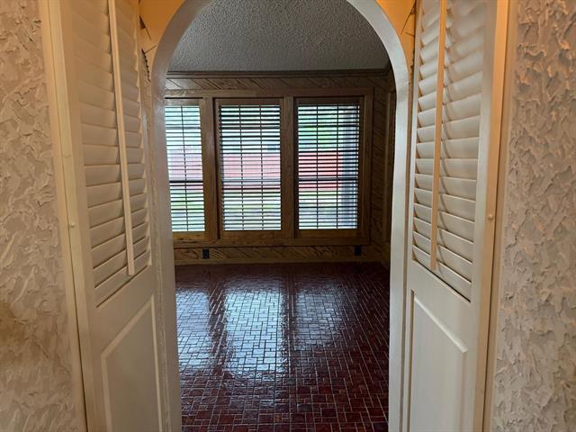 Building Photo - 2309 Richwood Dr