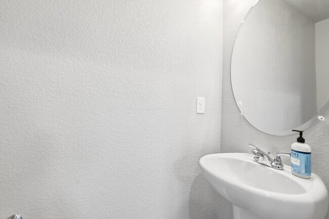 Building Photo - $2,245.95, 3 bed, 2.5 bath, located in Colorado Springs with a Balcony
