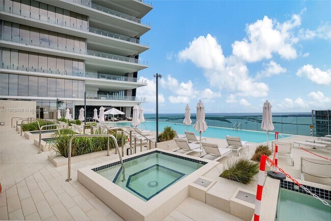 Building Photo - 300 Biscayne Blvd Way