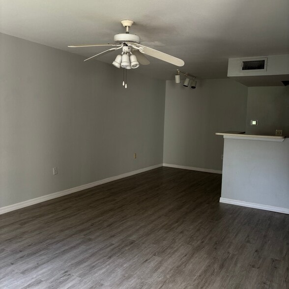 Building Photo - 3036 Parkway Blvd