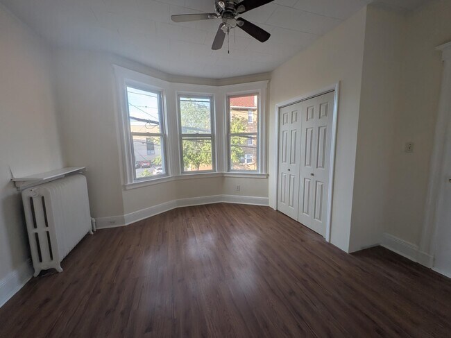 Building Photo - 559 65th St