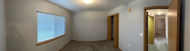 Building Photo - 450 Skare Rd