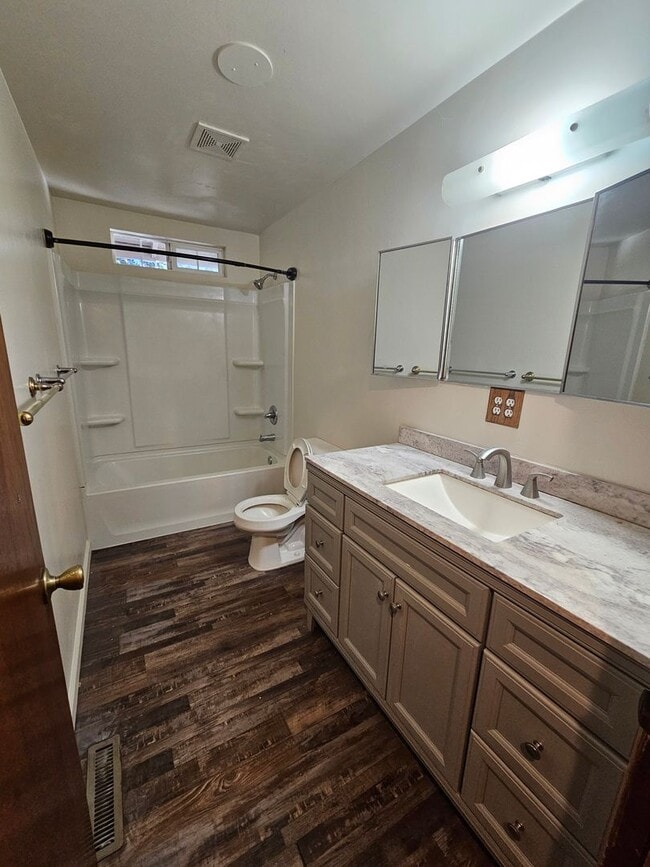 Building Photo - Home in Ideal Location with Large Backyard!