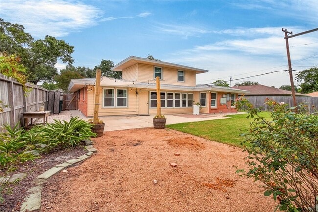 Building Photo - 609 Peerman Pl