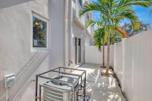 Building Photo - 1106 S 20th Ave