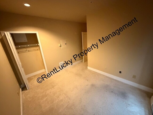 Building Photo - Two Bed Two Bath Condo