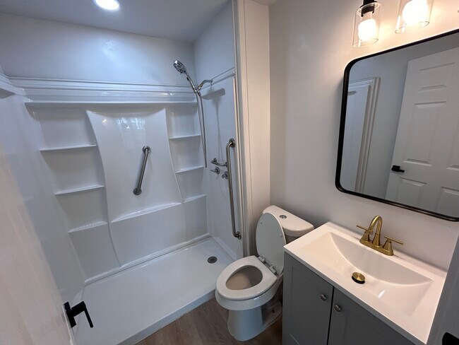 Building Photo - 1400 N 6th St