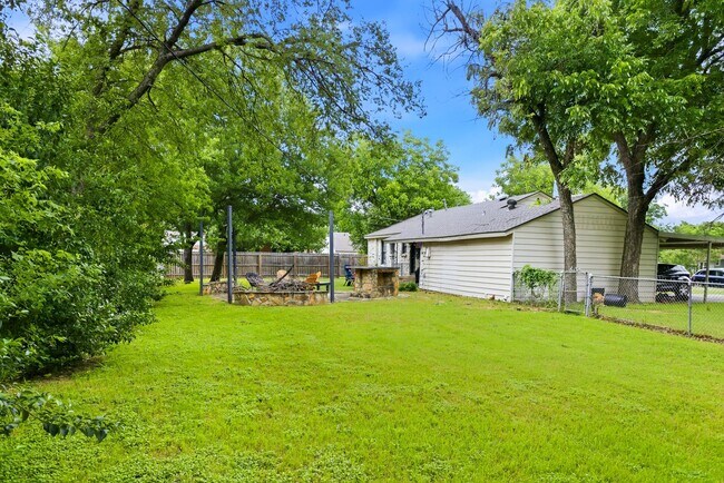 Building Photo - 3500 Corto Ave