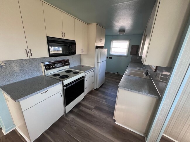 Building Photo - Mount Vernon 2 Bedroom with Parking Garage.