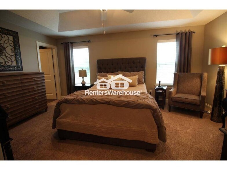 Building Photo - 8411 Larch Ln N