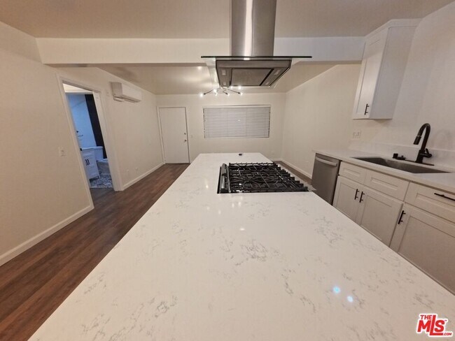 Building Photo - 6607 N Figueroa St