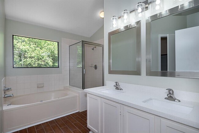 Building Photo - 19 Village Knoll Pl