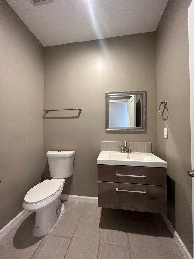 Building Photo - Large 3 Bedroom 2.5 Bathroom Home In The NE!