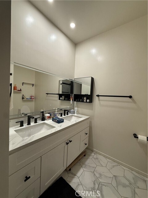 Building Photo - 14144 Dickens St