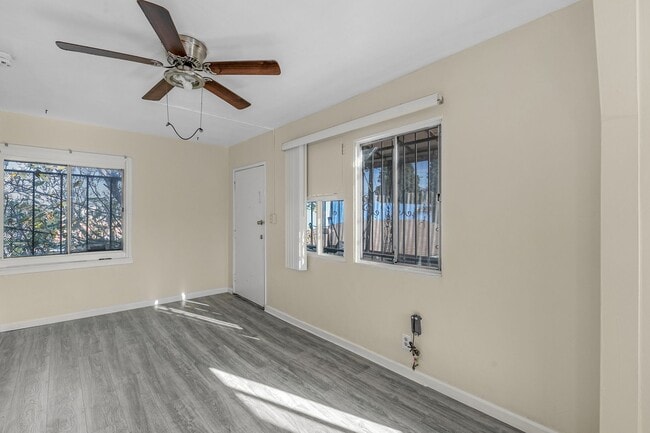 Building Photo - 10627 1/2 S Vermont Ave