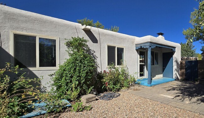 Building Photo - 2071 Placita De Vida