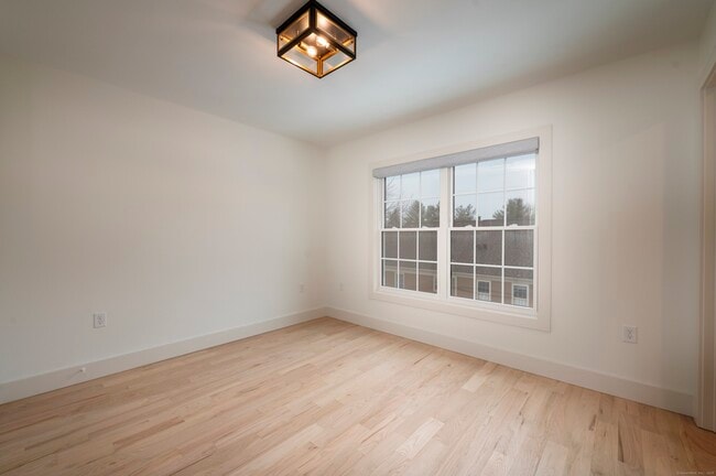 Building Photo - 2620 Main St