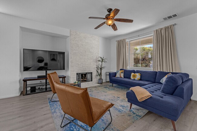Building Photo - 47383 Bahama Ct