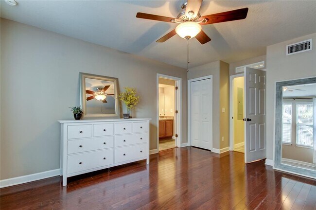 Building Photo - 2123 W Spruce St