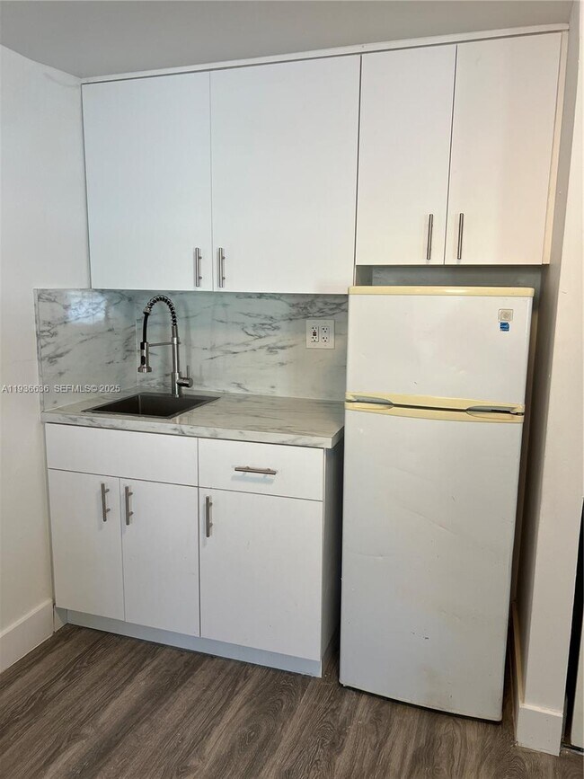 Building Photo - 1999 NW 2nd St