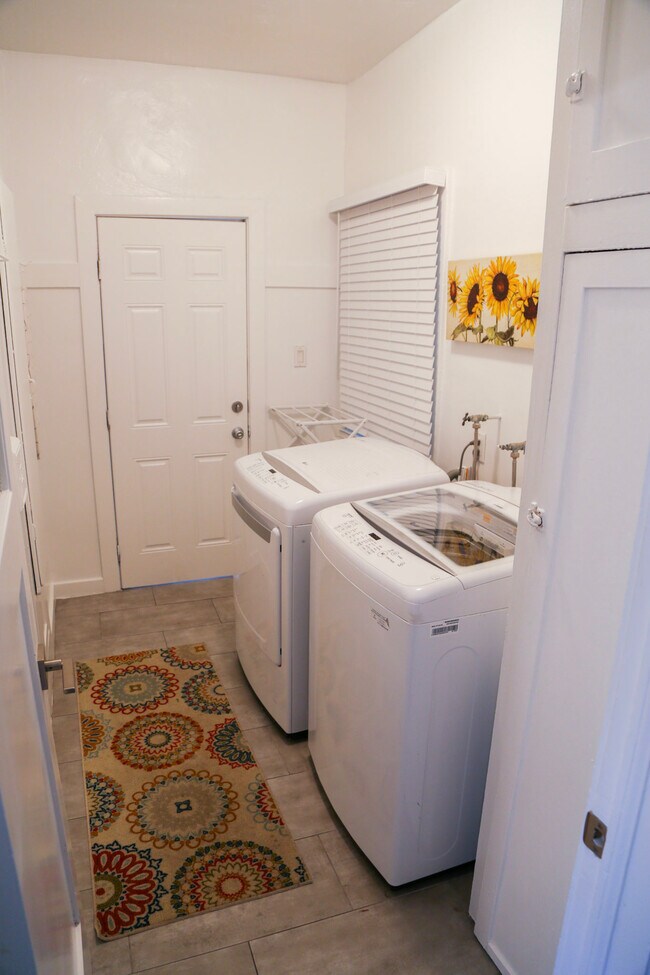 Laundry room - 601 S Sweetzer Ave