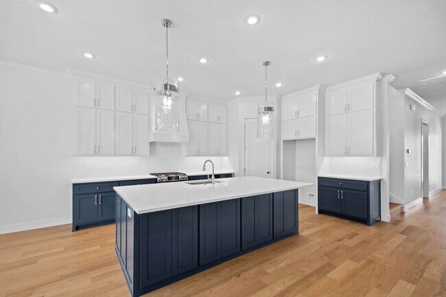Building Photo - 6465 Courtland Ave