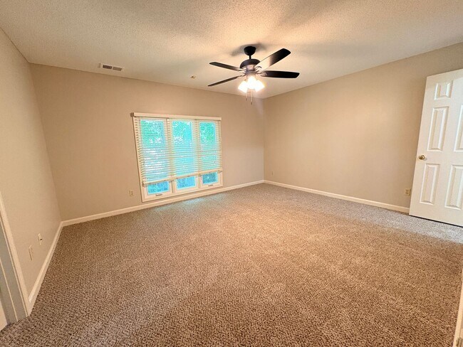 Building Photo - Newly Painted Germantown Home Minutes Away From Thornwood Market Row. Pets Are Welcome With Owner...