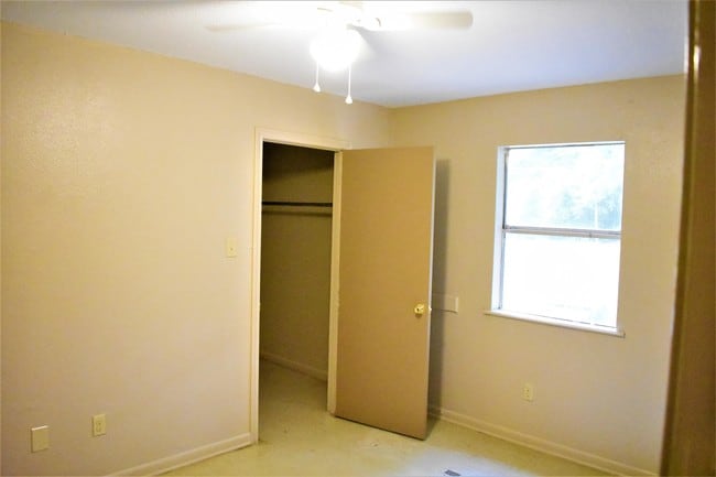 Building Photo - 2005 Railroad St