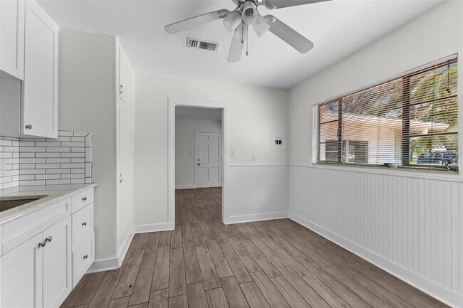Building Photo - 4010 W Angeles St