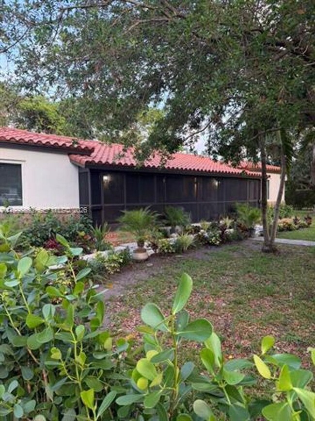 Building Photo - 11201 NE 10th Ave