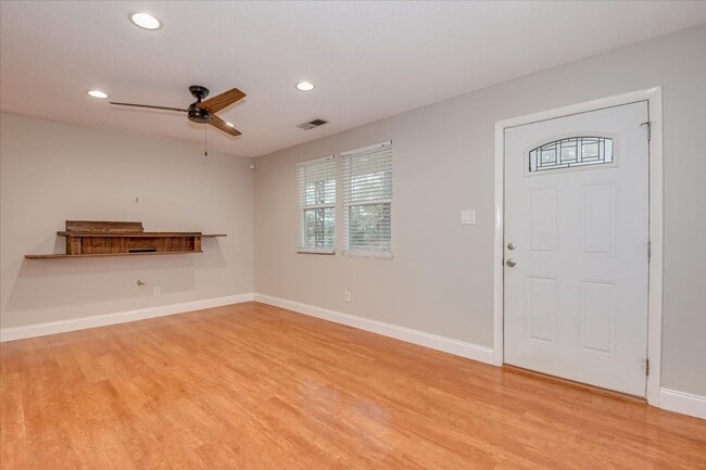 Building Photo - West Augusta Charm