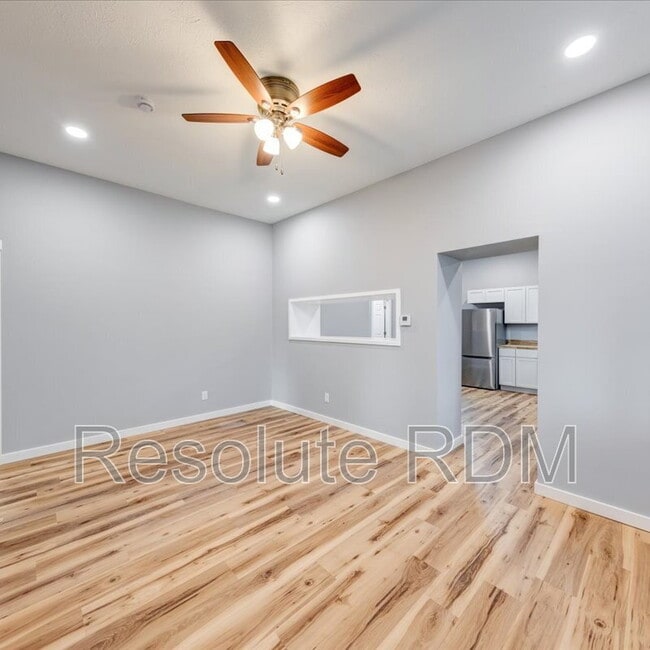 Building Photo - 804 N Locke St