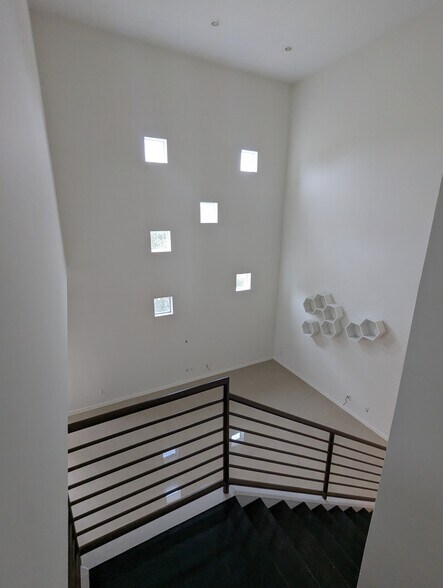 Building Photo - 5211 Shalom Dr