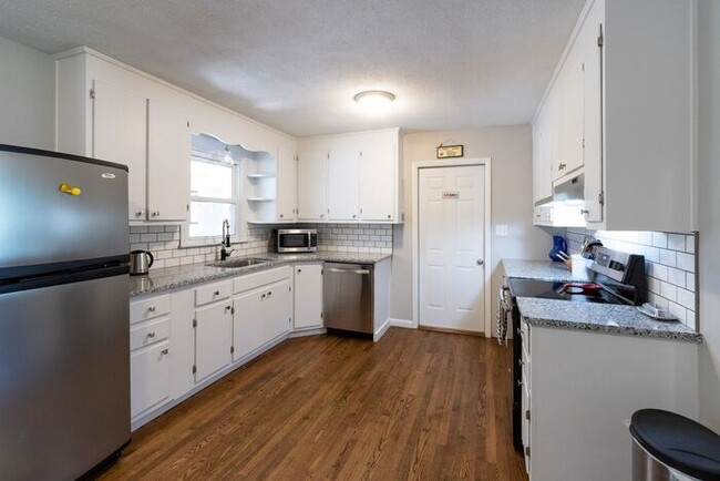 Building Photo - 294 Lemont Dr