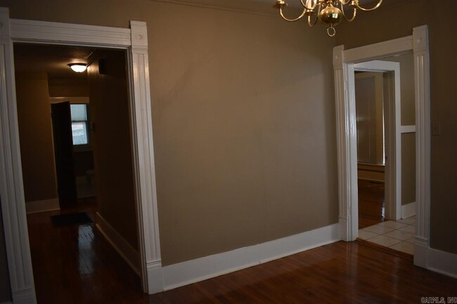 Building Photo - 801 N Van Buren St